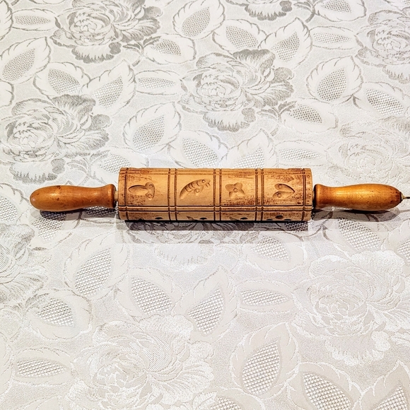 Vintage wood rolling pin cookie mold. From Germany - Picture 9 of 10